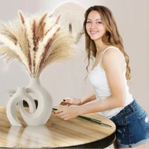 2er-Set Vasen aus weißer Keramik im skulpturalen Design